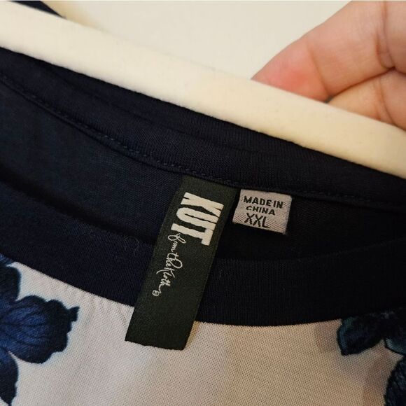 Kut from the Kloth Floral Top - Picture 4 of 7